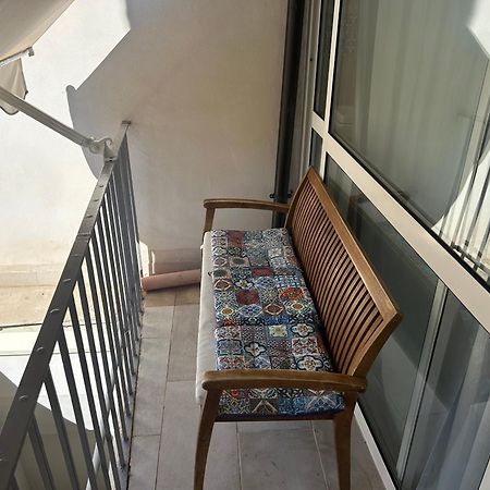 Deni'S Apartments Per 2 Con Veranda Balcone Сиракуза Екстериор снимка